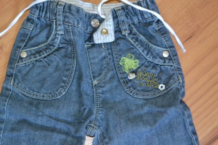 détails pantalon jean